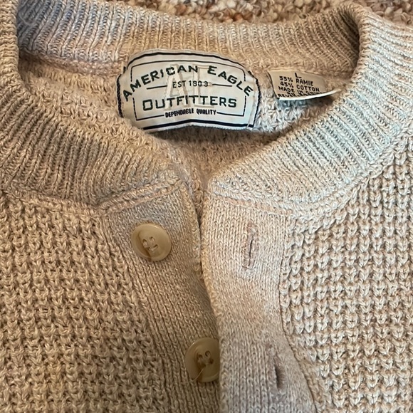 Amazing condition AE sweater - Picture 2 of 2